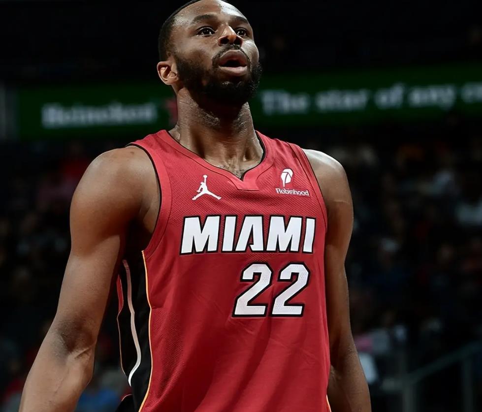 火狐体育官网入口-赛后体能课后，夏洛特黄蜂队长鼓劲备战欧超杯，管理层满意，资深球员宣示担当(大巴黎核心缺席欧超杯)