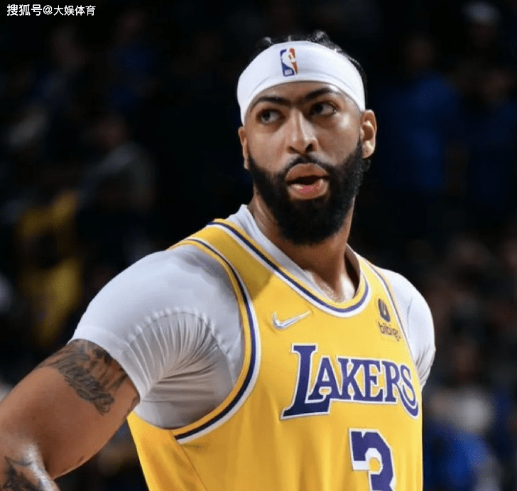 火狐体育平台-西亚卡姆在美国队比赛中问鼎冠军冲刺阶段AC米兰调整名单以备意甲，浓眉哥在TES比赛中连败瞬间刷屏 